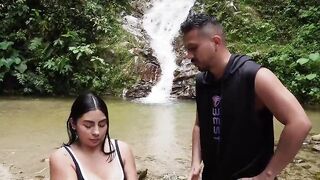 The journey guide ends up filling my snatch with appealing cum!! - Melani Lalin girl