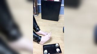 This chab Takes His Meal Thanks to My Feet...