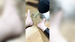 This chab Takes His Meal Thanks to My Feet...