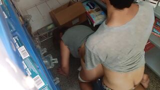 Sexo de perrito en el depósito