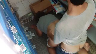 Sexo de perrito en el depósito