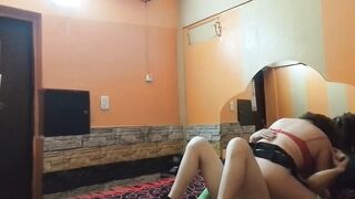 The superlatively good angle in the mirror: Her riding