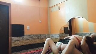 The superlatively good angle in the mirror: Her riding