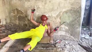 3 workers drilled a fragile boss at a construction website