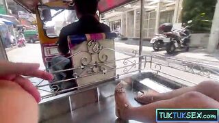 Cute Thai teen needs helps from a foreigner who screwed her