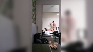 A nineteen-year-old gal leaves her city to take the entrance exam for medicine at UDG and takes the opportunity to cheat on her boyfriend.