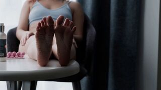 The Gal of Her Sweet Feet