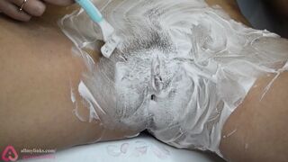Shaving Runway! Private cunt trimming!