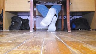 Enby teases u with their soles