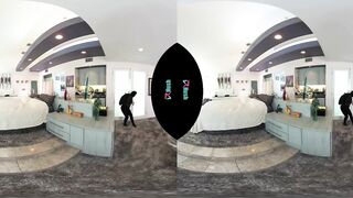 VRHUSH Carmen Caliente catches a thief