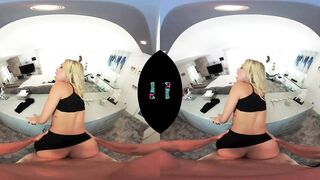 VRHUSH Carmen Caliente catches a thief