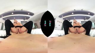 VRHUSH Carmen Caliente catches a thief