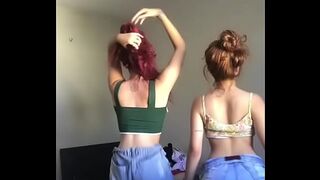 hawt beauties wiggling