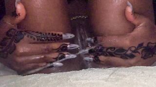 Black Brown Dominatrix-bitch Lazily Massages her Oiled Haunches And Wet Vagina Close Up Screw
