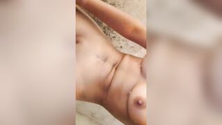 Do u like how I look? I'm a sexy slim hotty.