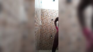 Ravishing_onyeko my neighbor always comes at my bath window when am taking bathroom