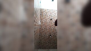 Ravishing_onyeko my neighbor always comes at my bath window when am taking bathroom