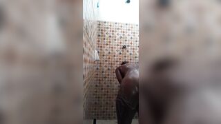 Ravishing_onyeko my neighbor always comes at my bath window when am taking bathroom