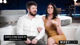 WIFEY Hubby Watches As His Excited Wife Sienna Rae Gets Double Permeated In Front Of Him