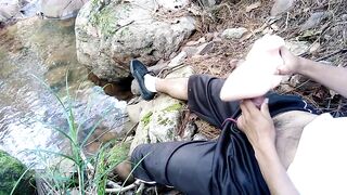 En el bosque con el juguetito