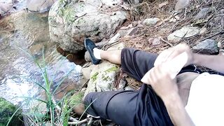 En el bosque con el juguetito