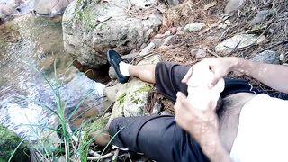 En el bosque con el juguetito