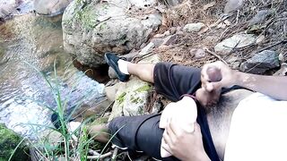 En el bosque con el juguetito