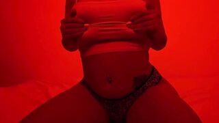 Chica se calienta y se toca para mi