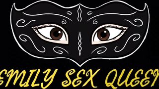 Putita cachonda no aguanta las ganas de coger y se mete a un autobus abandonado para follar - Emily