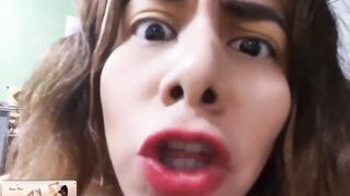 Giganta Debora se baña con su novio y lo guarda en su panty (Trailer)