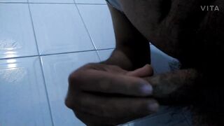 Masturbándome antes del baño