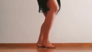 Dancing feet titts and butt baile solo en casa mira como muevan mis pies