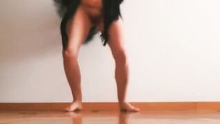 Dancing feet titts and butt baile solo en casa mira como muevan mis pies