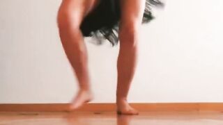 Dancing feet titts and butt baile solo en casa mira como muevan mis pies