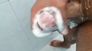 Hombre se masturba rico