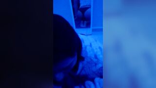 Una rica mamada frente al espejo