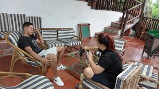 MI CUÑADO SE QUEDA DESCANSANDO Y YO APROVECHO PARA CHUPARLE ESA VERGA TAN RICA Y LUEGO COGER 1 parte