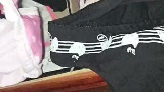 Lleno de lechita las bragas de mi'miga