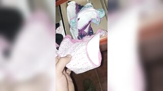 Lleno de lechita las bragas de mi'miga