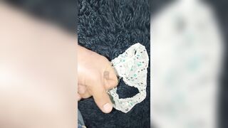 Lleno de lechita las bragas de mi'miga