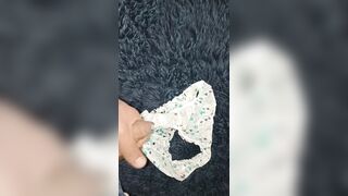 Lleno de lechita las bragas de mi'miga