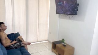 Una buena follada por dar permiso para salir a mi hermanastra con sus compañeras de clase.