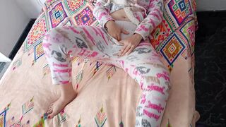 Mi guapa se masturba para mi y follamos antes de que nos descubran