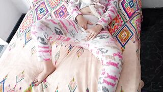 Mi guapa se masturba para mi y follamos antes de que nos descubran