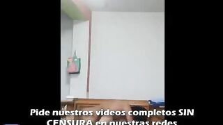 La llevo a mi cuarto y la grabo con mi cel mientas disfruta mi verga