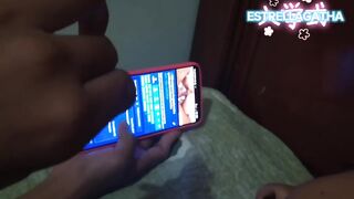 SE HUMEDECE AL VER PORNO Y FUMAR MARIHUANA LE CHUPO TODA LA POLLA