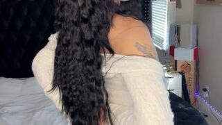 Cute eighteen Year Old Latin babe Shakes her Butt