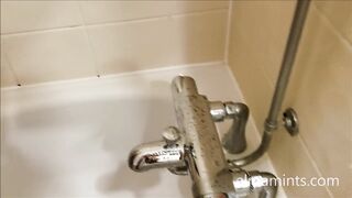 almamints - mi esposo me graba mientras me ducho