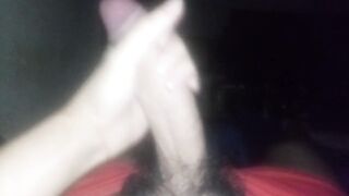 Enseño las venas de cerca y me la jalo con la izquierda