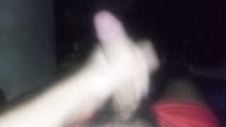 Enseño las venas de cerca y me la jalo con la izquierda